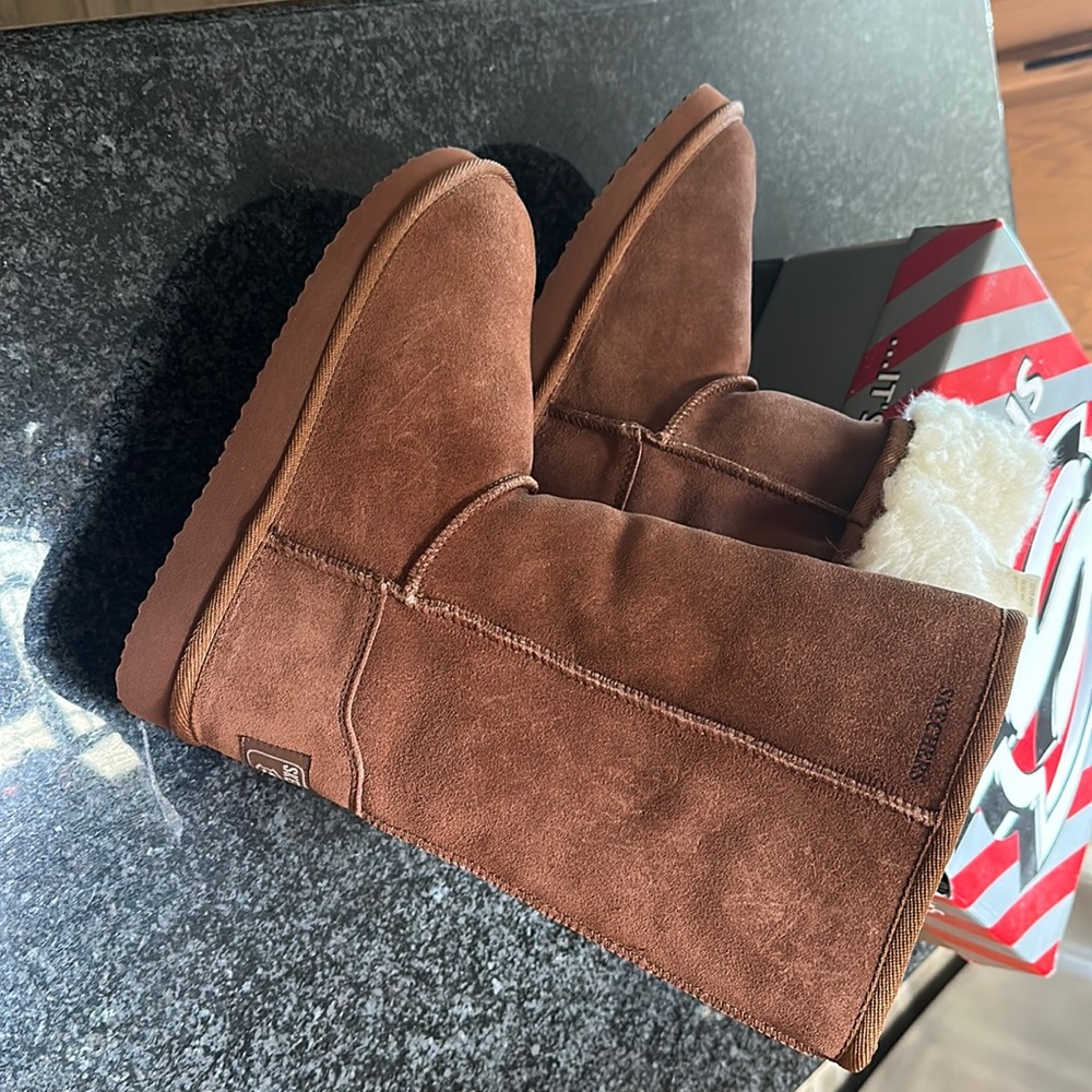 Skechers Women Brown Suede Leather and Faux Fur Slip -On Round Toe Boots